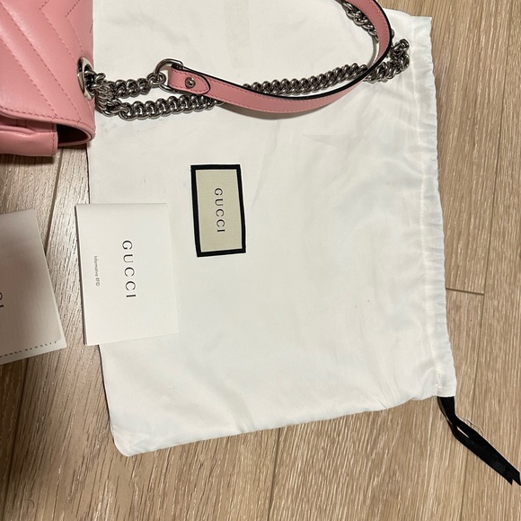 Gucci -GG MARMONT SMALL SHOULDER BAG - Picture 7 of 16